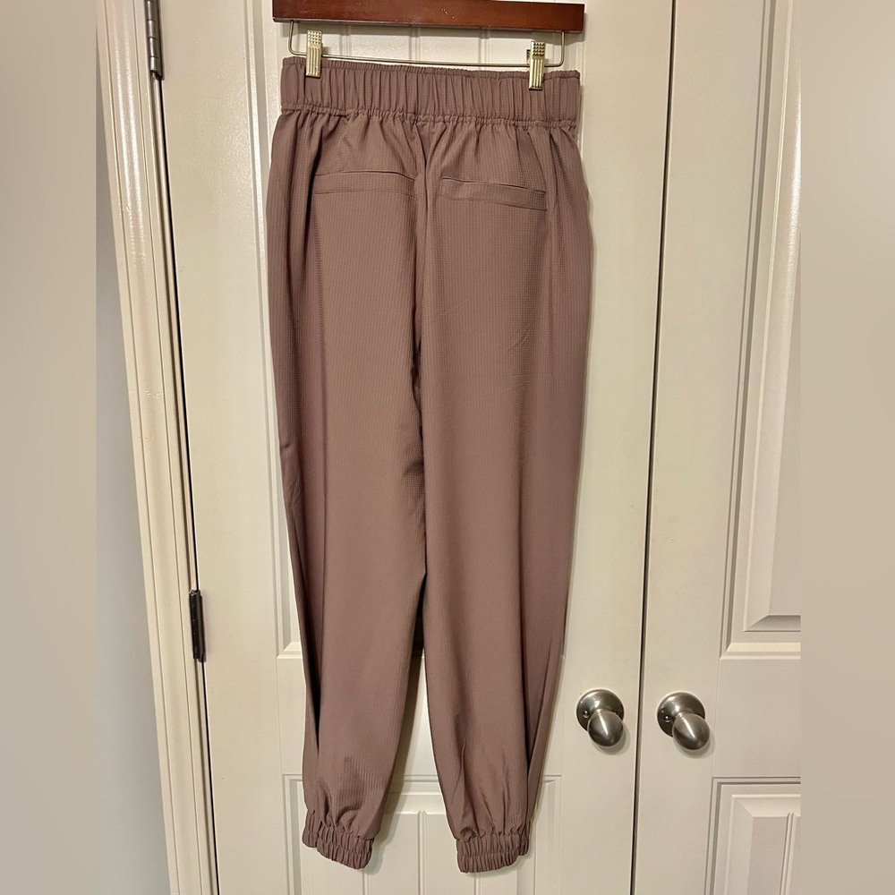 Varley Enzo Ripstop Snap Cuff Easy Pant in Deep Taupe - Size Small - Picture 3 of 9